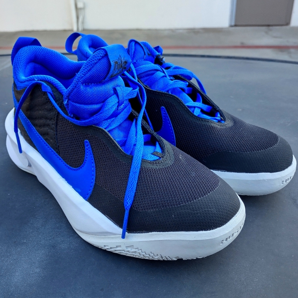 Nike Boys Team Hustle CW6735-001 Black Basketball Shoes 6Y